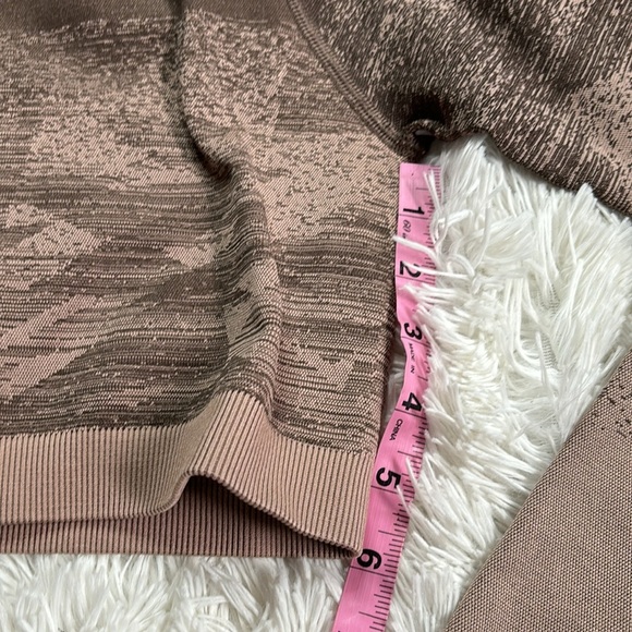 Gymshark Brown Adapt Crop Top - Picture 3 of 9